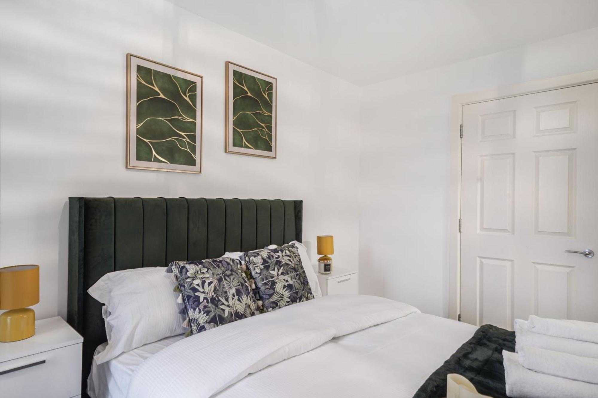 Modern Apartments With Free Parking Near Heathrow Colnbrook Extérieur photo