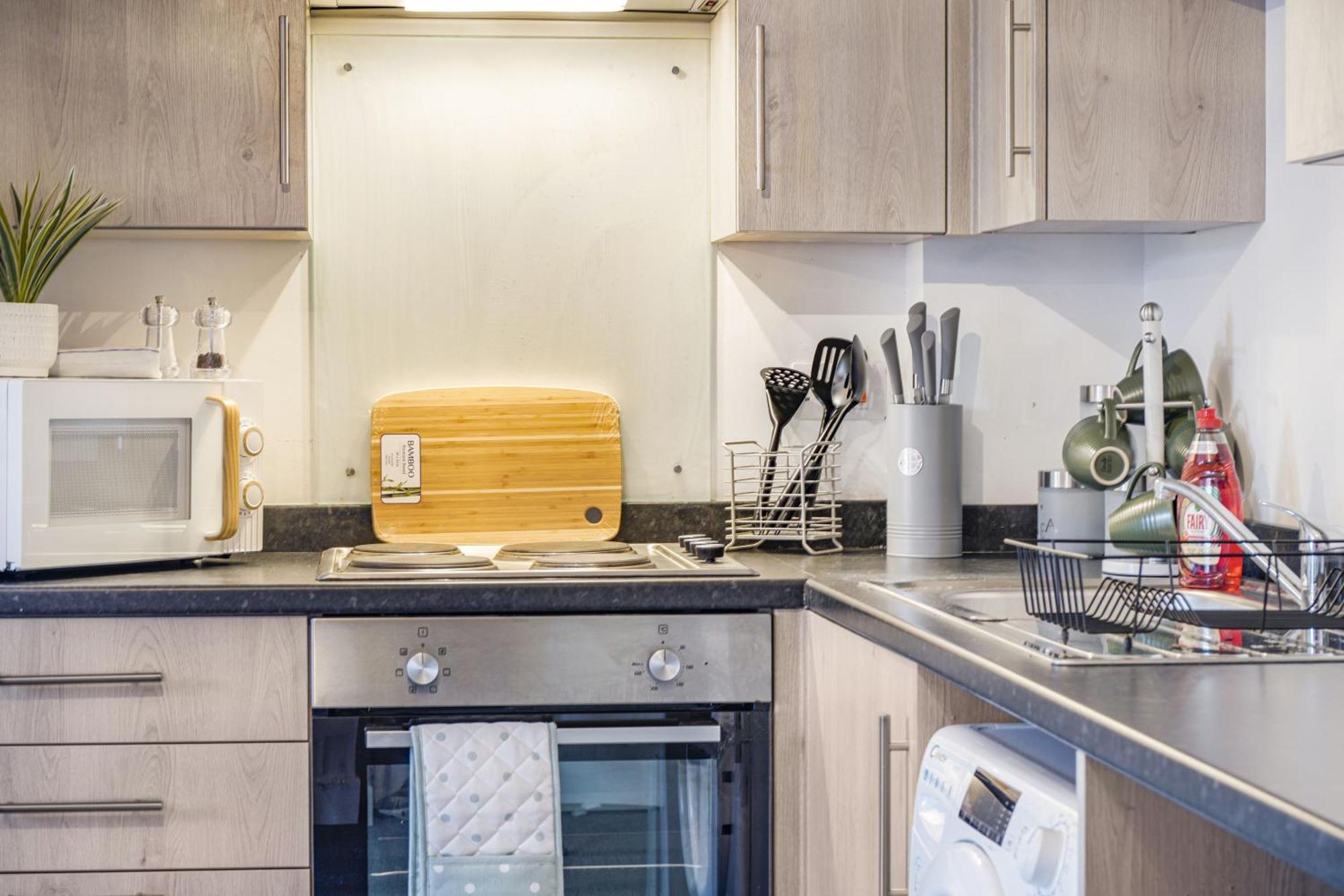 Modern Apartments With Free Parking Near Heathrow Colnbrook Extérieur photo