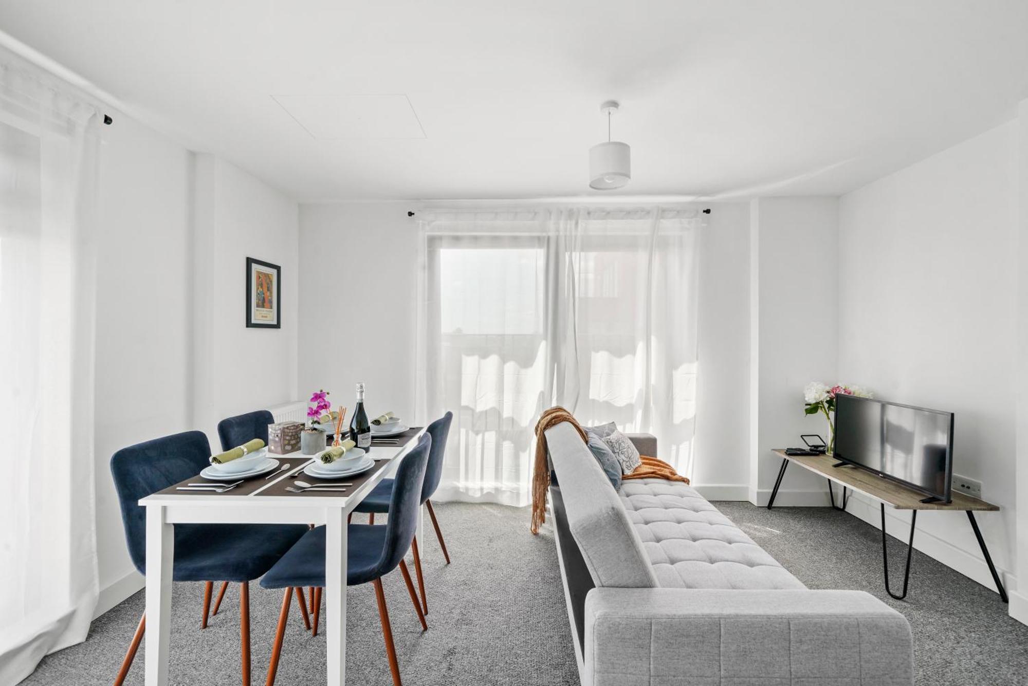 Modern Apartments With Free Parking Near Heathrow Colnbrook Extérieur photo