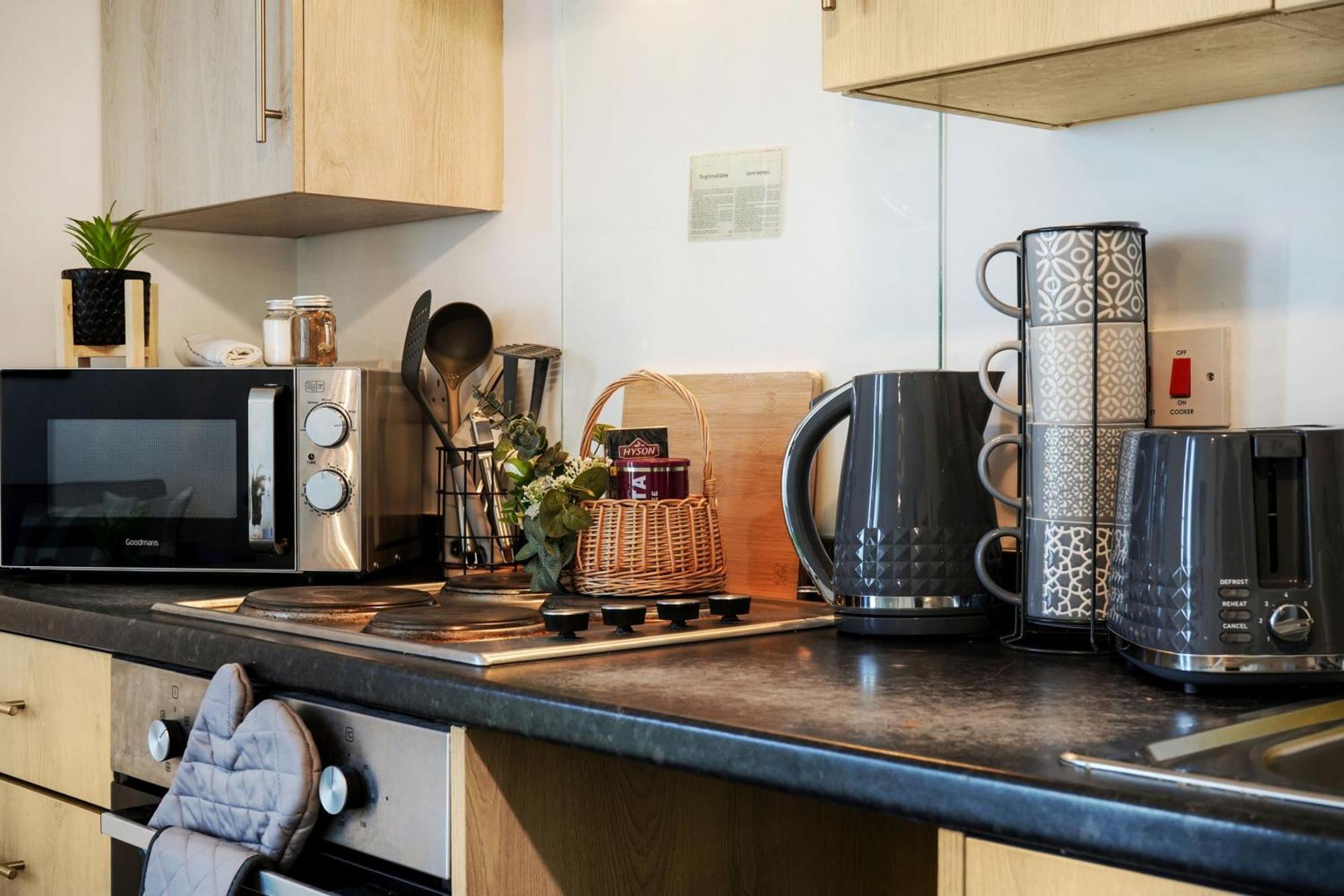 Modern Apartments With Free Parking Near Heathrow Colnbrook Extérieur photo