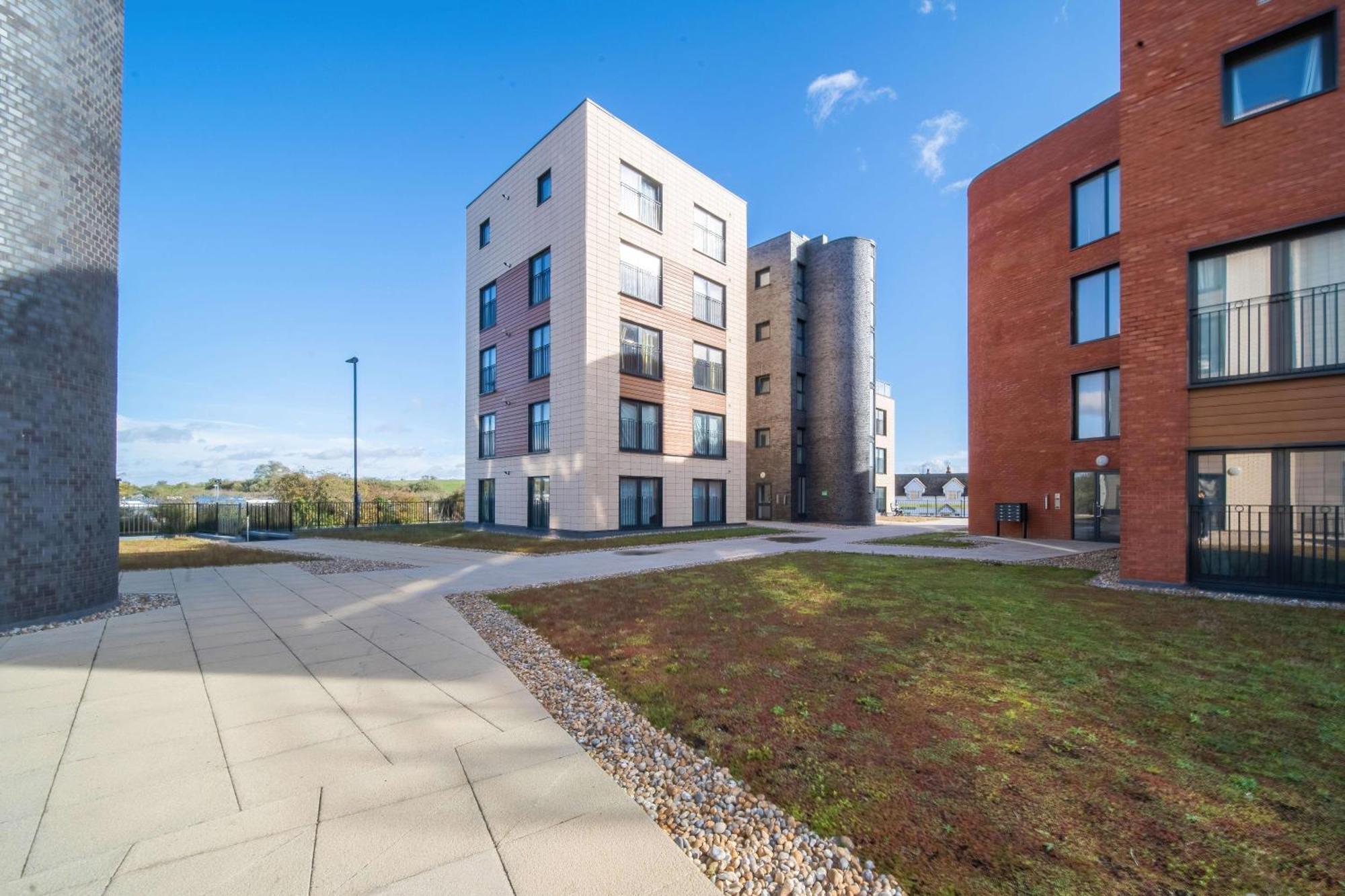 Modern Apartments With Free Parking Near Heathrow Colnbrook Extérieur photo