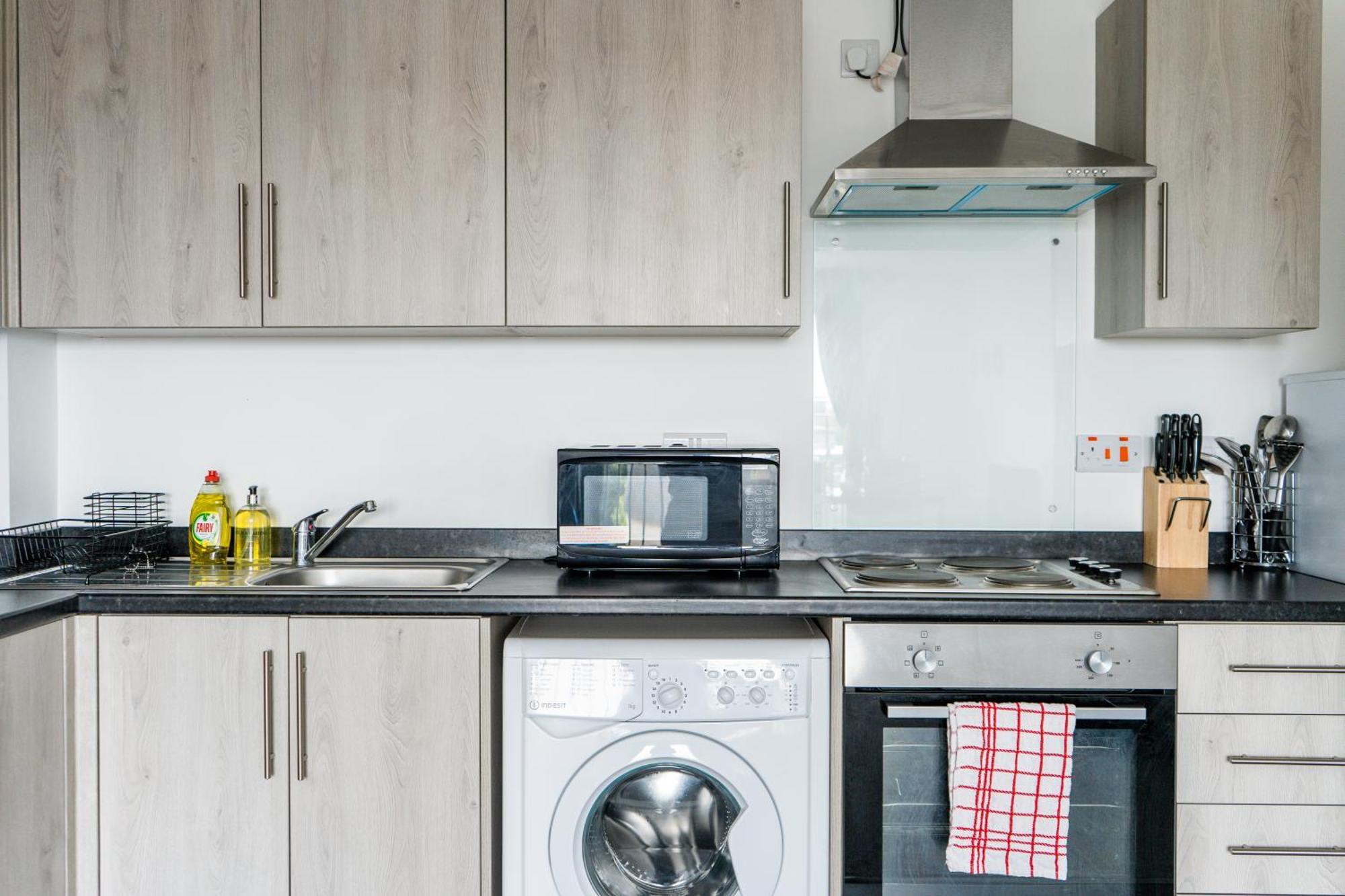 Modern Apartments With Free Parking Near Heathrow Colnbrook Extérieur photo