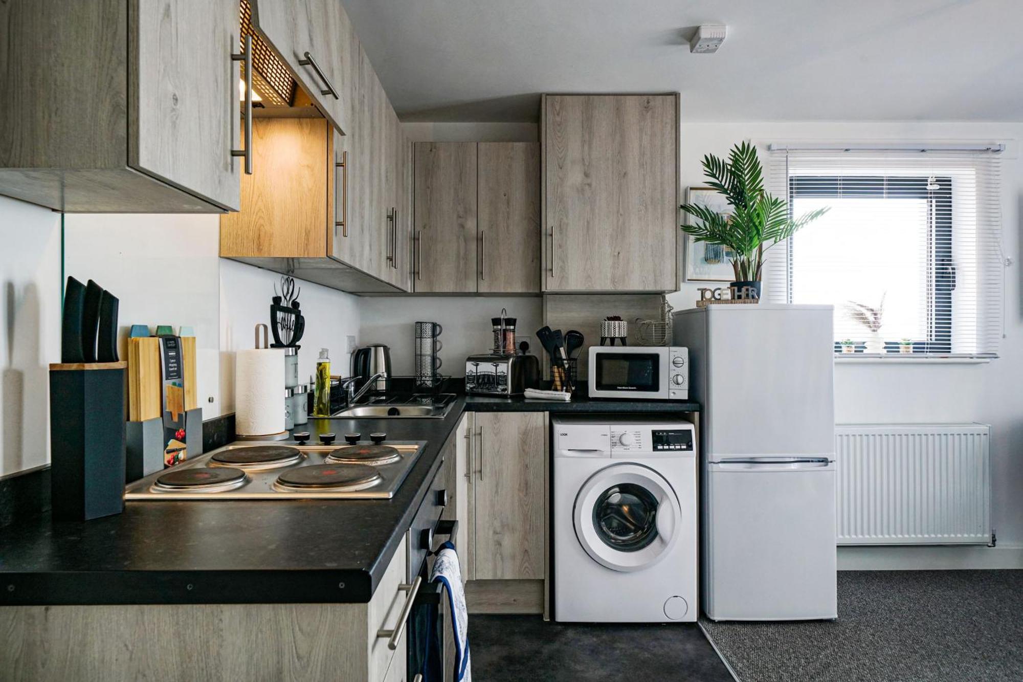 Modern Apartments With Free Parking Near Heathrow Colnbrook Extérieur photo