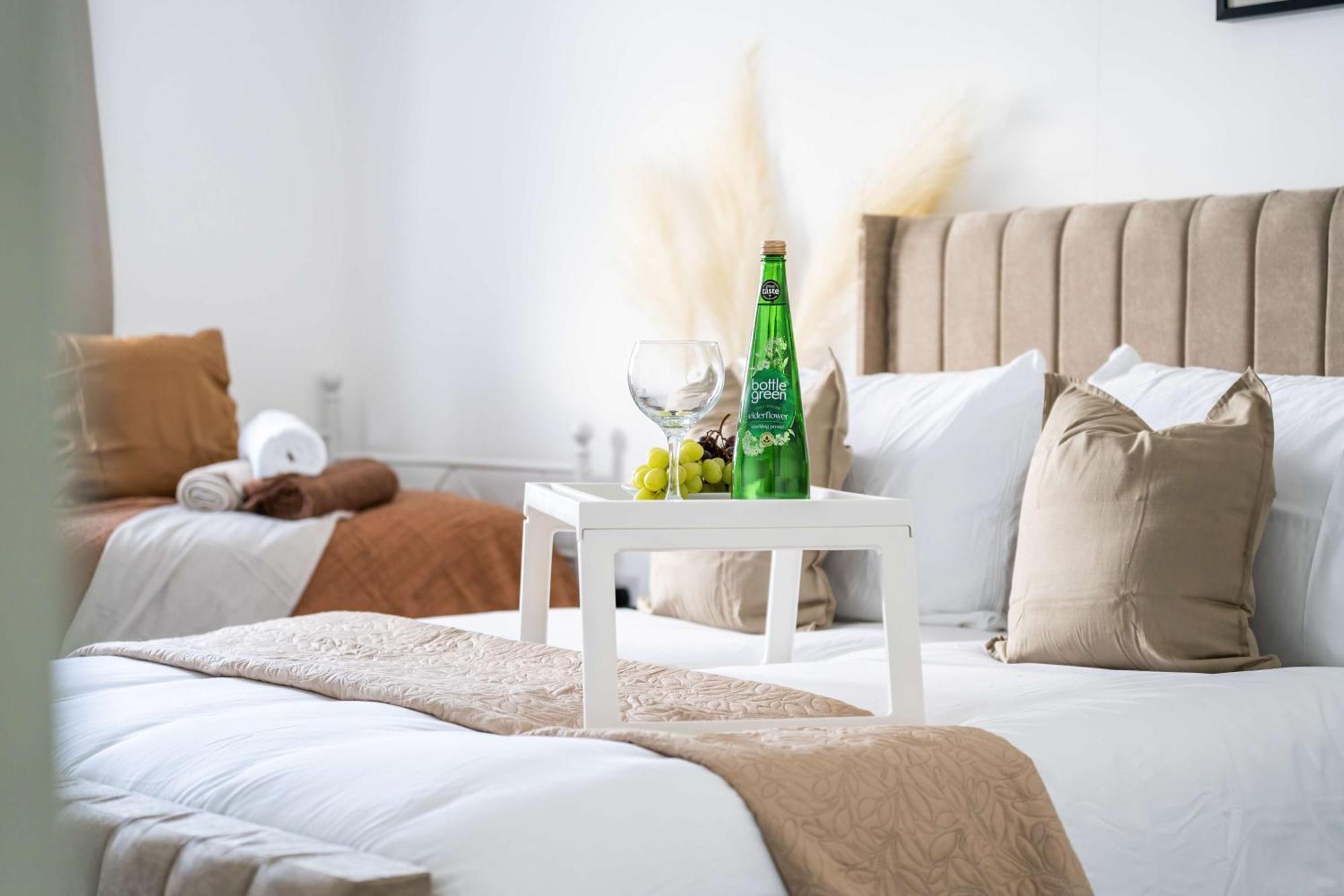 Modern Apartments With Free Parking Near Heathrow Colnbrook Extérieur photo