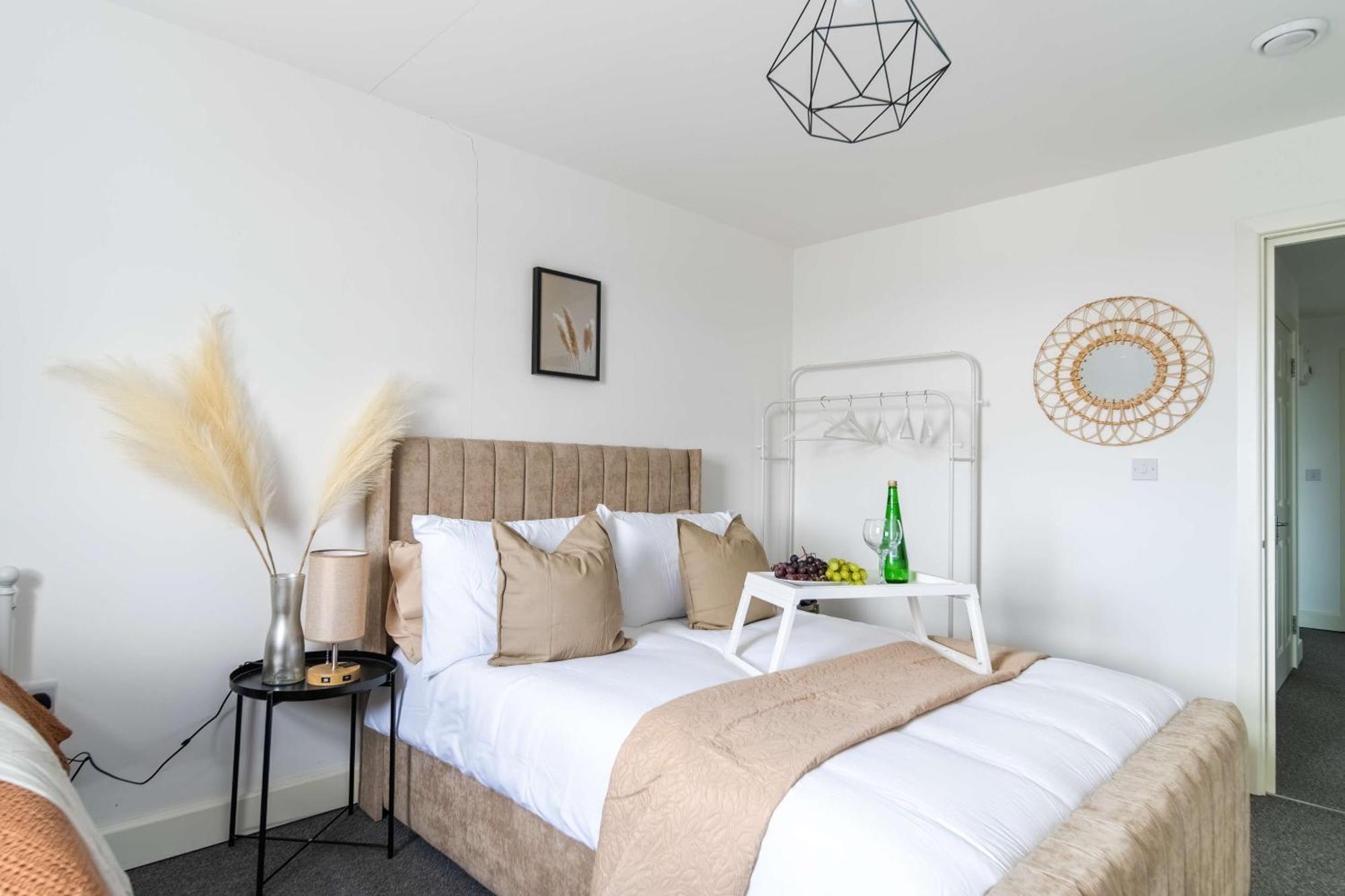 Modern Apartments With Free Parking Near Heathrow Colnbrook Extérieur photo