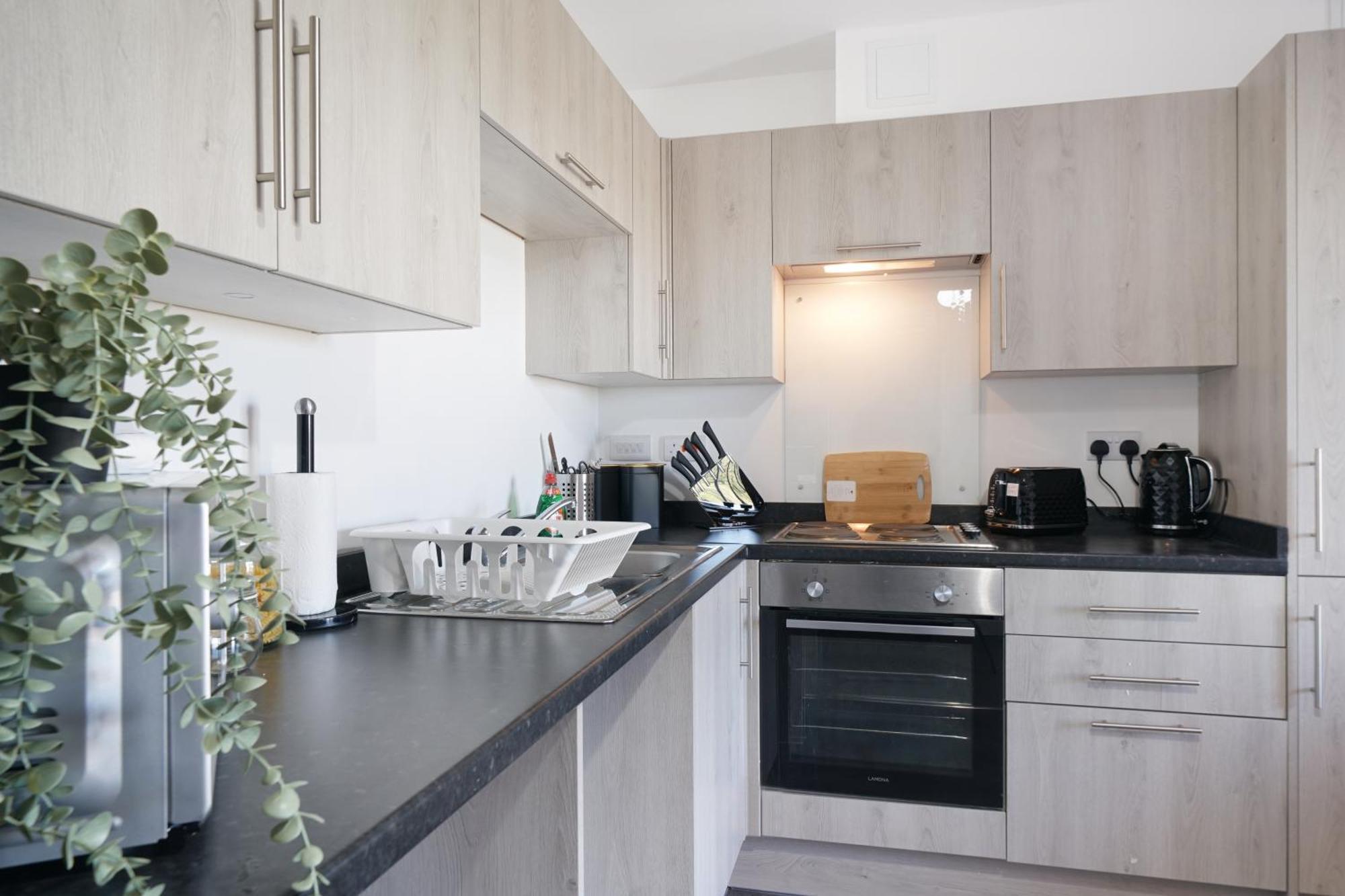 Modern Apartments With Free Parking Near Heathrow Colnbrook Extérieur photo