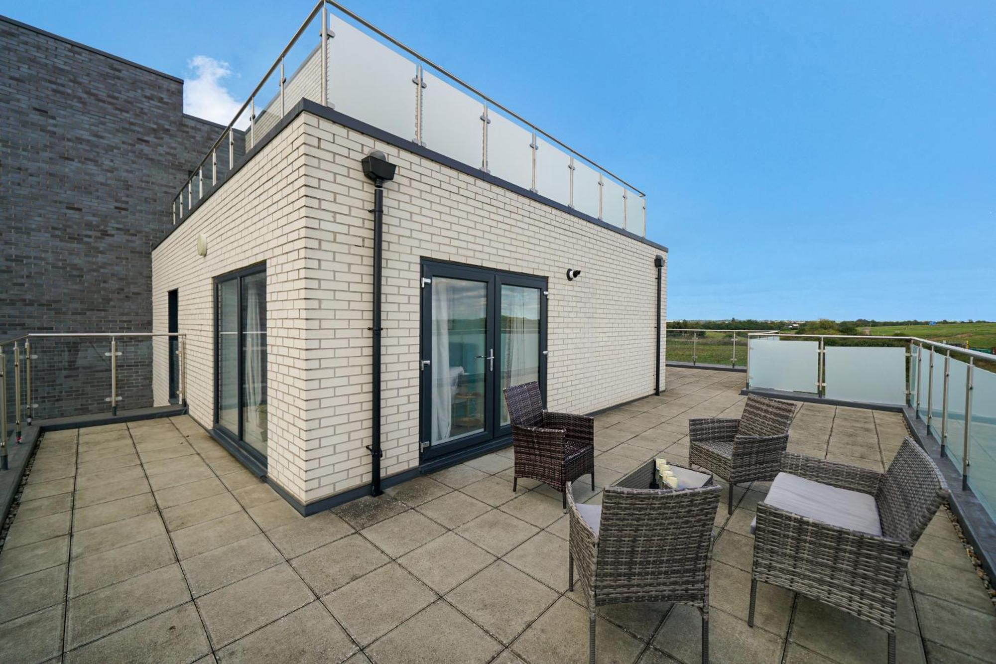 Modern Apartments With Free Parking Near Heathrow Colnbrook Extérieur photo