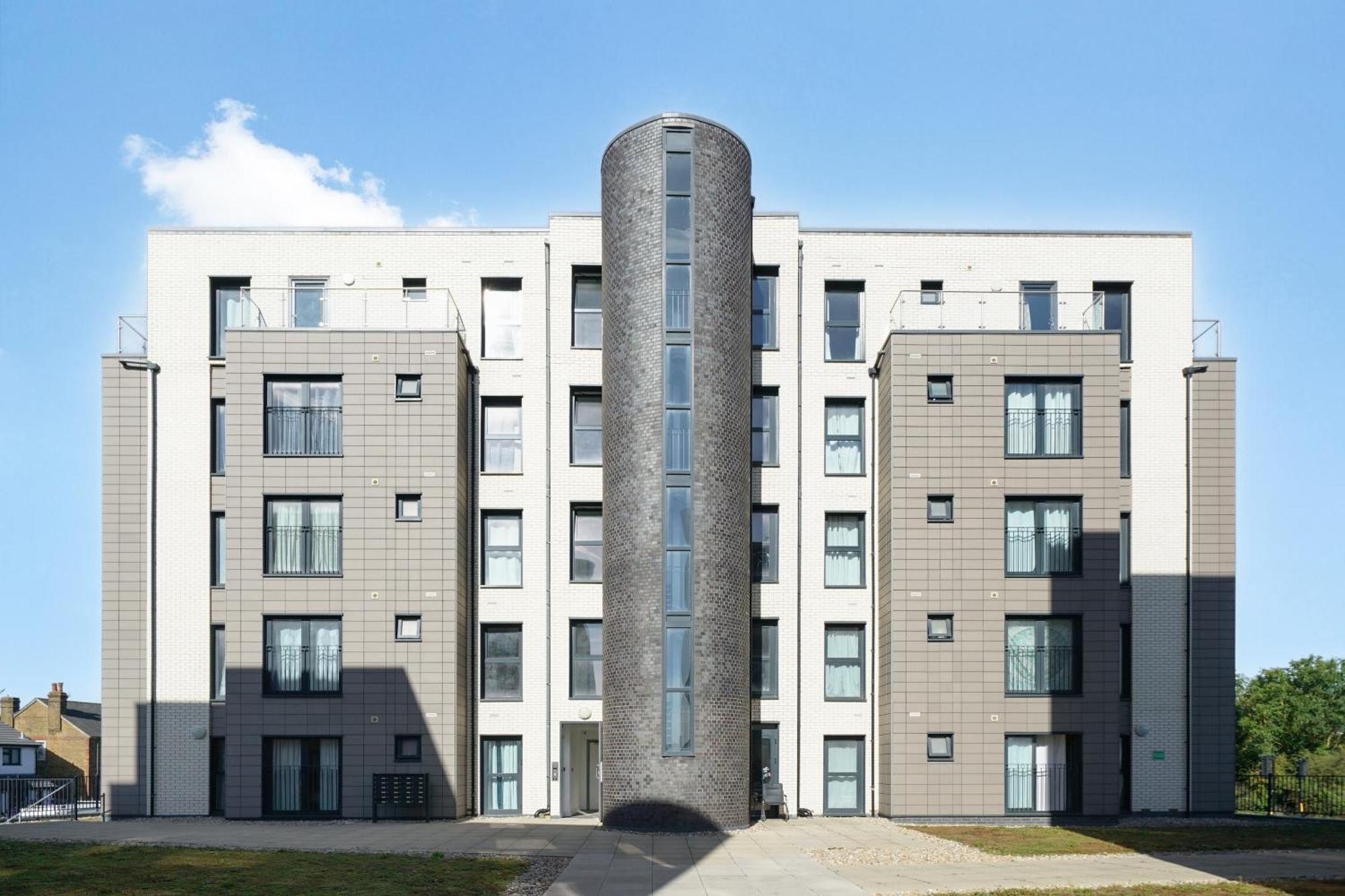 Modern Apartments With Free Parking Near Heathrow Colnbrook Extérieur photo