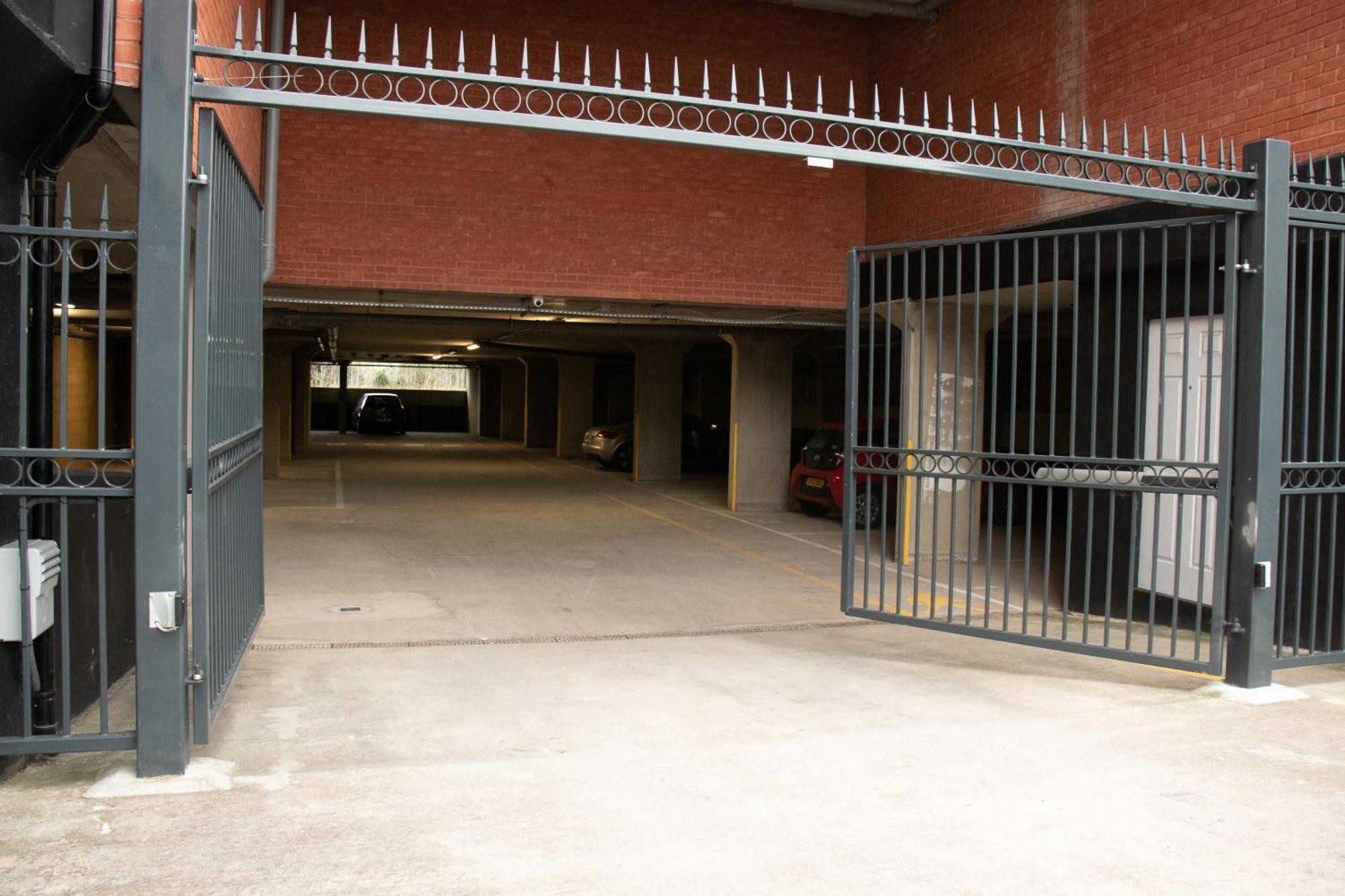 Modern Apartments With Free Parking Near Heathrow Colnbrook Extérieur photo