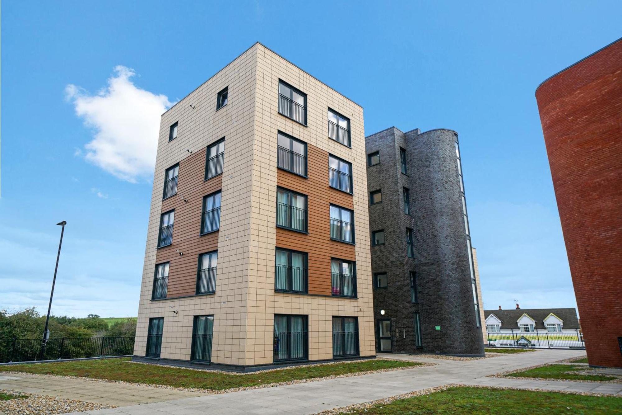 Modern Apartments With Free Parking Near Heathrow Colnbrook Extérieur photo